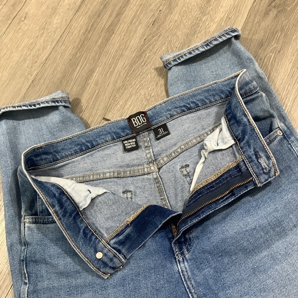 Urban Outfitters BDG Girlfriend High-Rise Cropped Lt. Wash Stretch Jeans size 31 - Picture 9 of 10